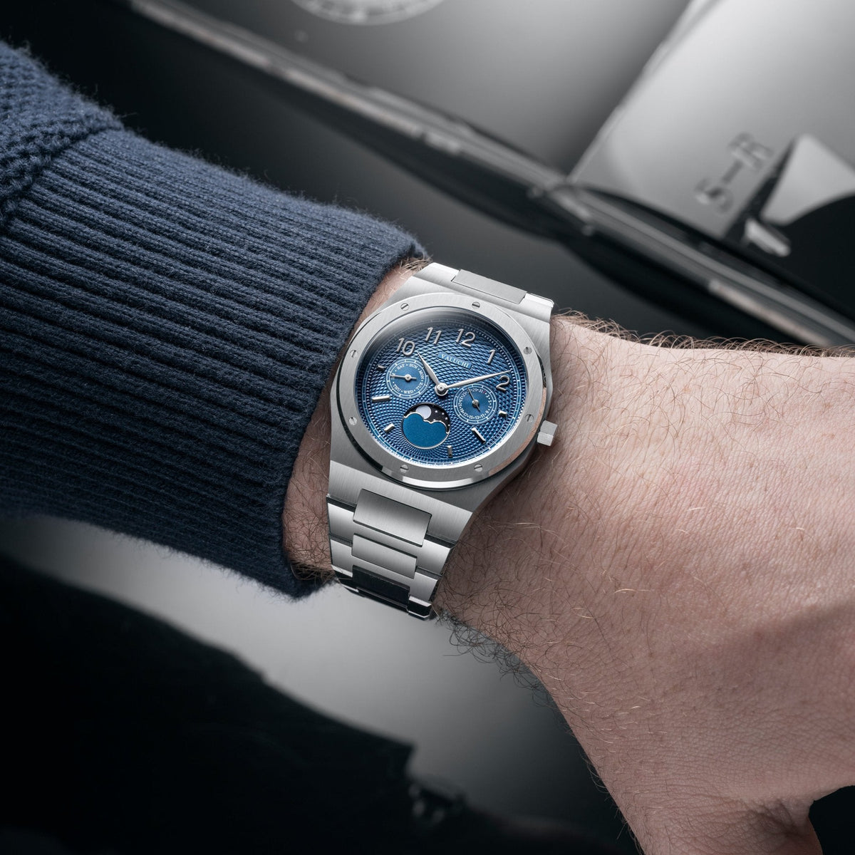Dual Calendar 40mm – Classic Elegance with Smart Functionality